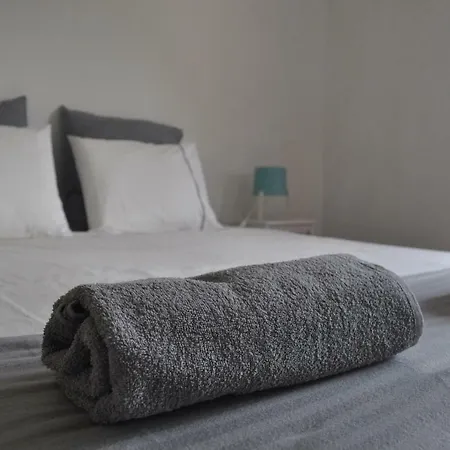 F! בית הארחה *